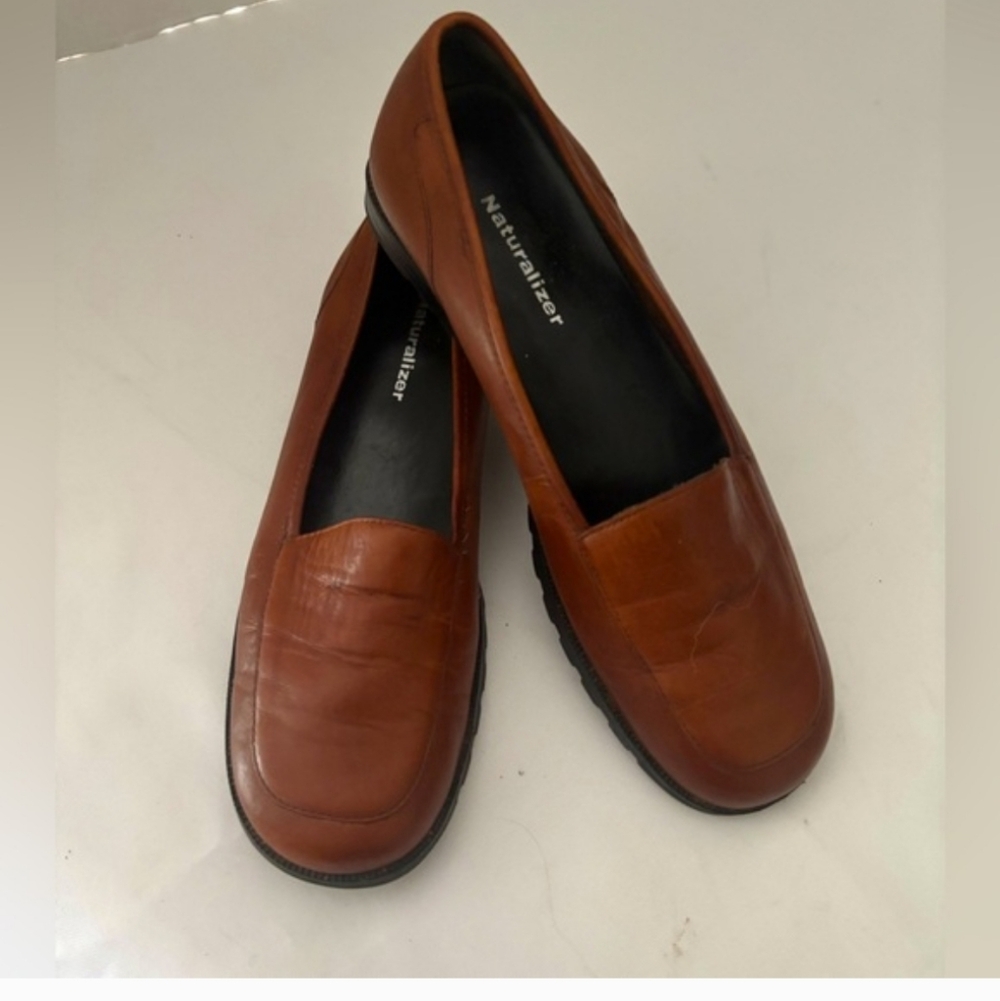 🤎 It's Giving Carolyn ~ Cognac Leather Loafers - Picture 2 of 11